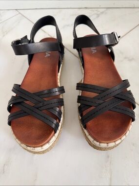 MIA Women’s 8 black and brown platform strappy espadrille ankle wrap sandals